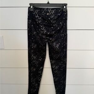 Lilly Pulitzer Black leggings Weekender High Rise Silver and Gold Foil S